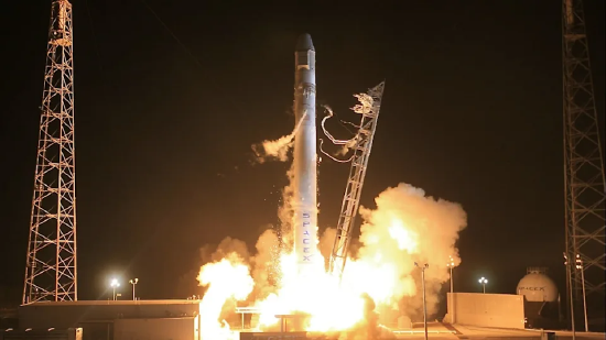 富国银行：SpaceX无线业务将冲击传统运营商	，而铁塔房地产投资信托基金将“悄然	”获利