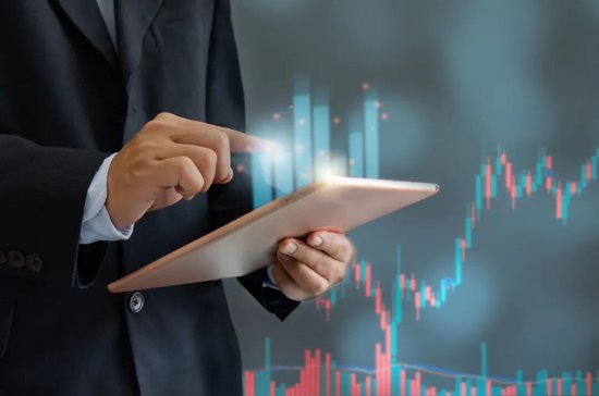 美联储主席沃什上任百天陷两难：特朗普曾承诺他“做你自己的事吧”，如今喊话“全球最低利率	”